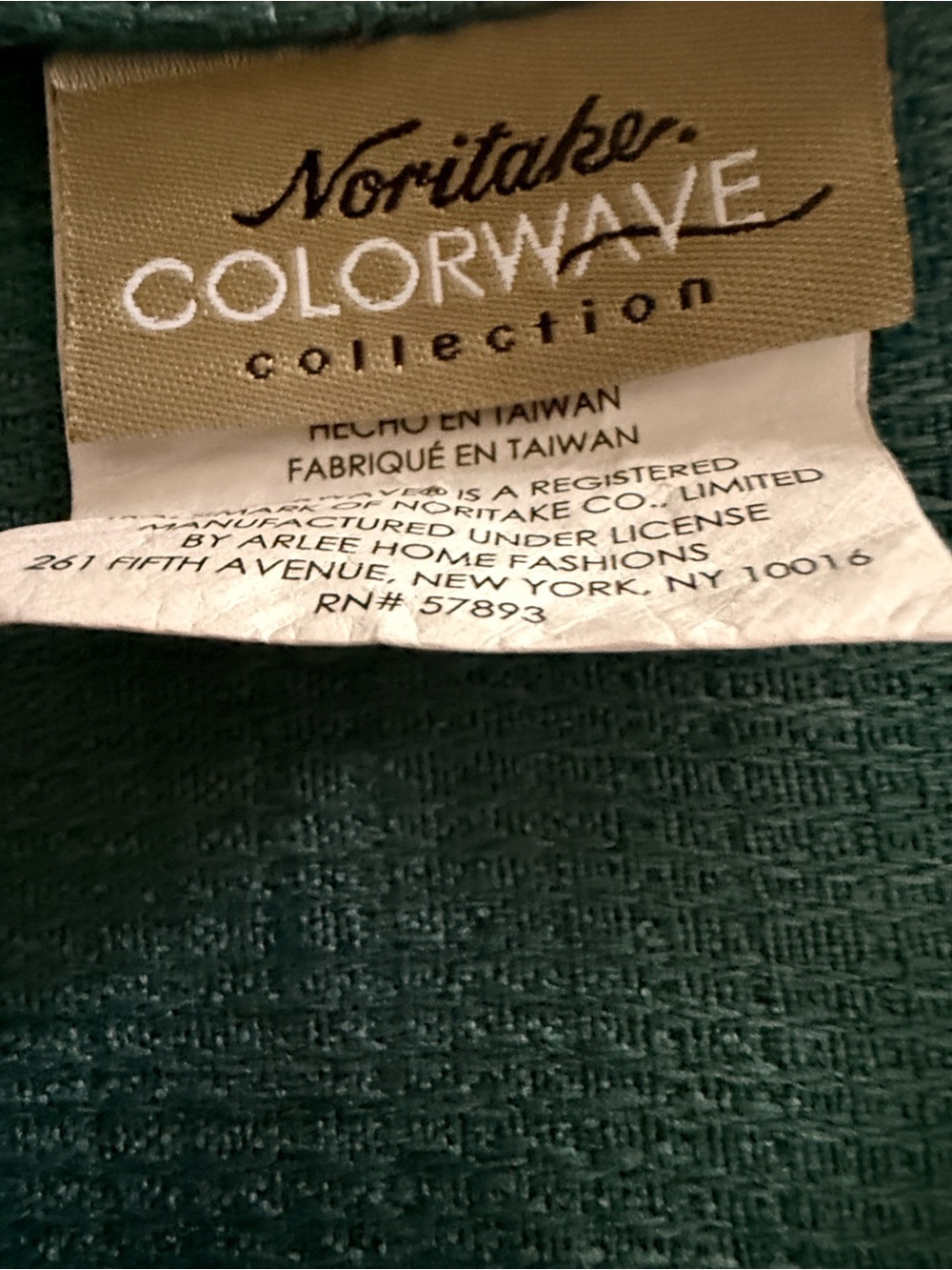 Noritake Colorwave Collection tablecloth - Picture 3 of 3